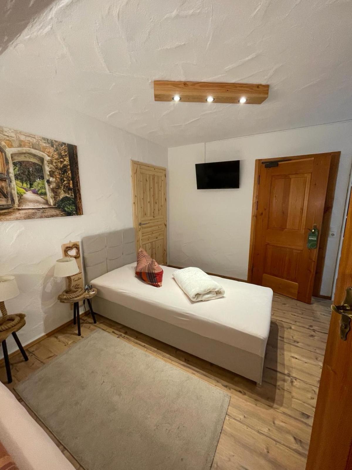 Hotel-Hauensteiner-Hof エクステリア 写真